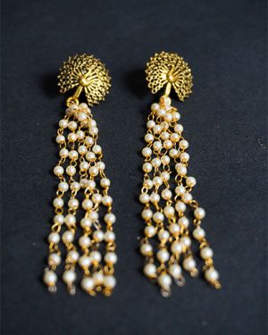 The Lavish Layers of Elegance – Golden Multilayered Pearl Neckpiece