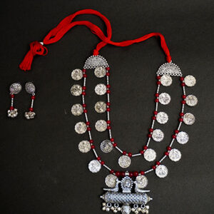 The Emblem of Elegance - Set of Earrings and Neckpiece