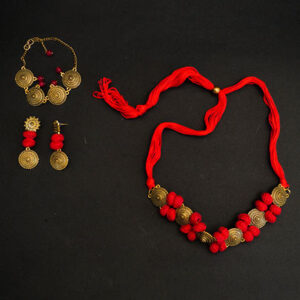 An Artsy Statement Choker Necklace,Earrings & Bracelet Set