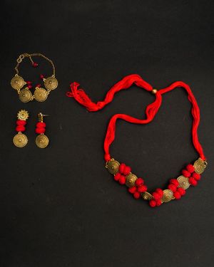 An Artsy Statement Choker Necklace,Earrings & Bracelet Set